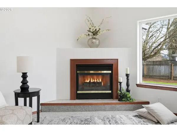 2989 DAHLIA LN, Eugene, OR 97404