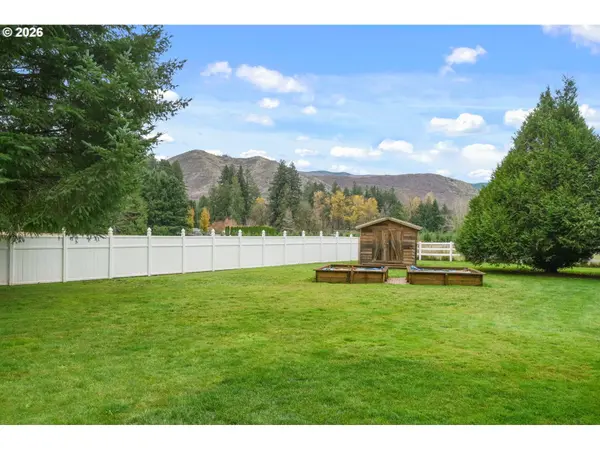 43950 MCKENZIE HWY, Walterville, OR 97489
