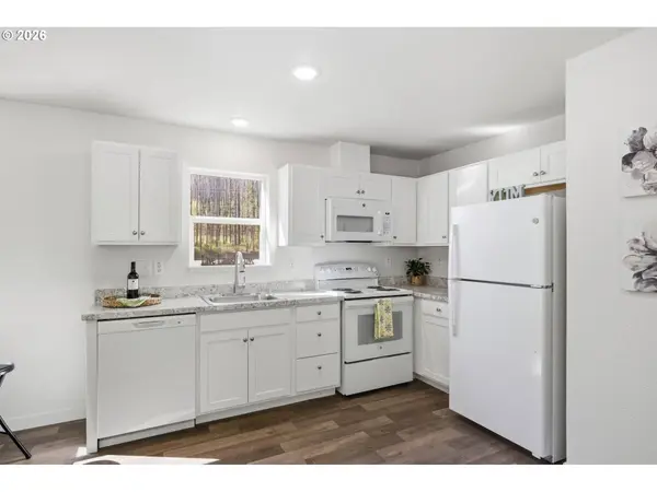 47901 MCKENZIE HWY, Vida, OR 97488
