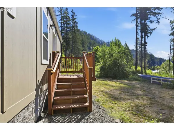 47901 MCKENZIE HWY, Vida, OR 97488