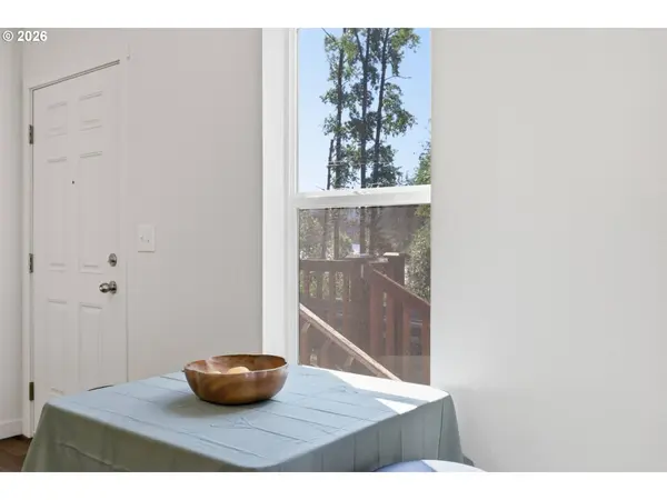 47901 MCKENZIE HWY, Vida, OR 97488