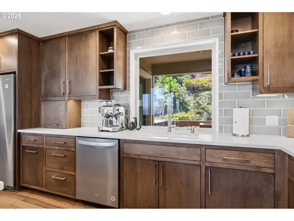 35885 ELLINGTON DR, Springfield, OR 97478