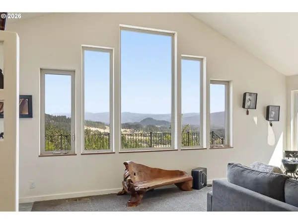 35885 ELLINGTON DR, Springfield, OR 97478