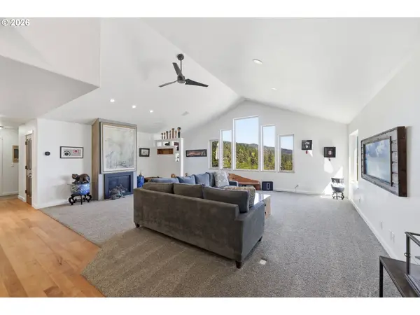 35885 ELLINGTON DR, Springfield, OR 97478