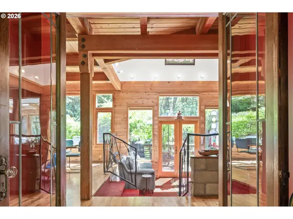 2052 S Shasta LOOP, Eugene, OR 97405