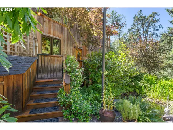 2052 S Shasta LOOP, Eugene, OR 97405
