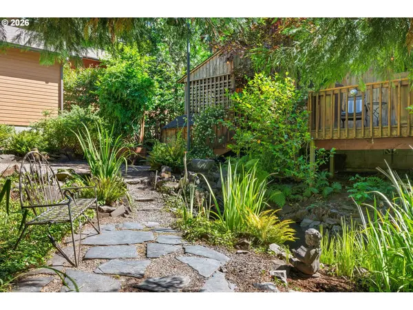 2052 S Shasta LOOP, Eugene, OR 97405