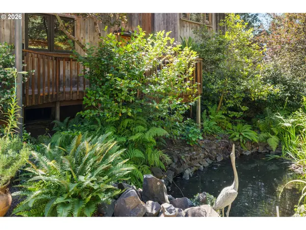2052 S Shasta LOOP, Eugene, OR 97405