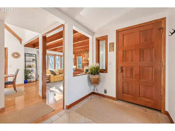 2311 DOUGLAS DR, Eugene, OR 97405