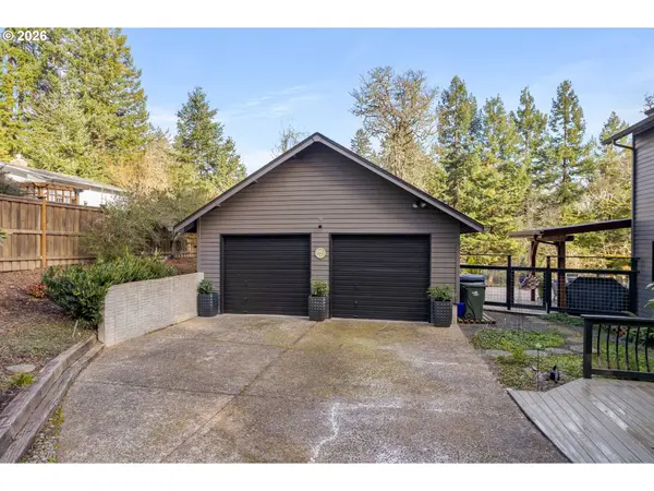 2311 DOUGLAS DR, Eugene, OR 97405