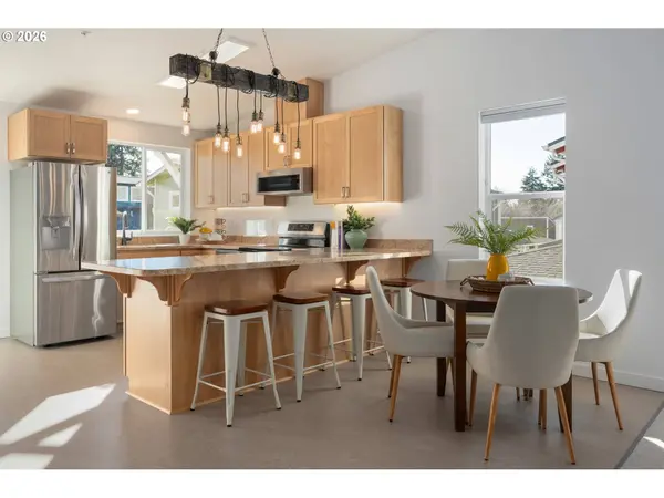 172 OAKLEIGH LN #221, Eugene, OR 97404