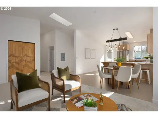 172 OAKLEIGH LN #221, Eugene, OR 97404