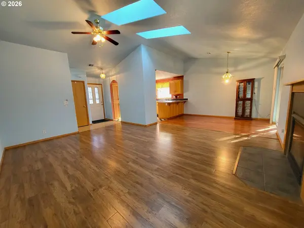 3884 SHENSTONE DR, Eugene, OR 97404