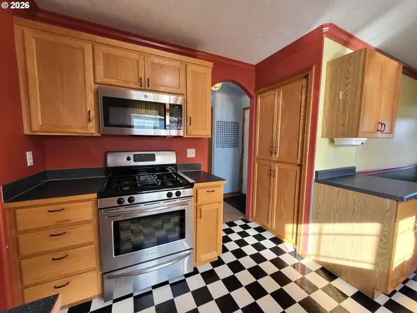 3884 SHENSTONE DR, Eugene, OR 97404