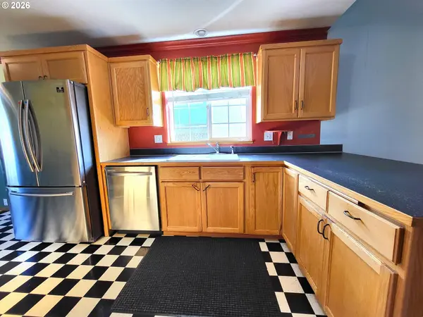 3884 SHENSTONE DR, Eugene, OR 97404