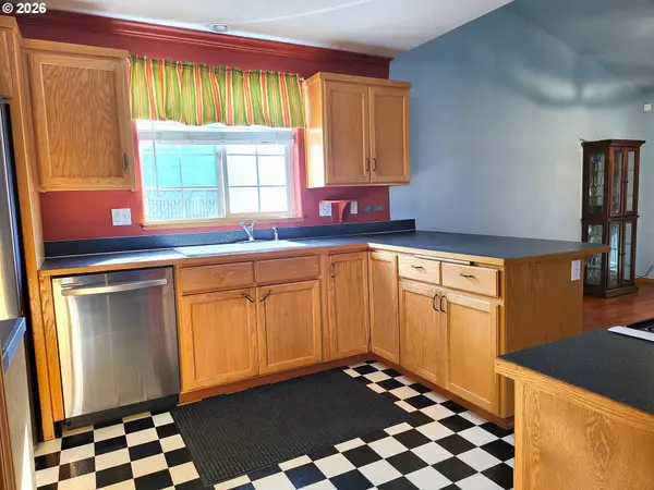 3884 SHENSTONE DR, Eugene, OR 97404