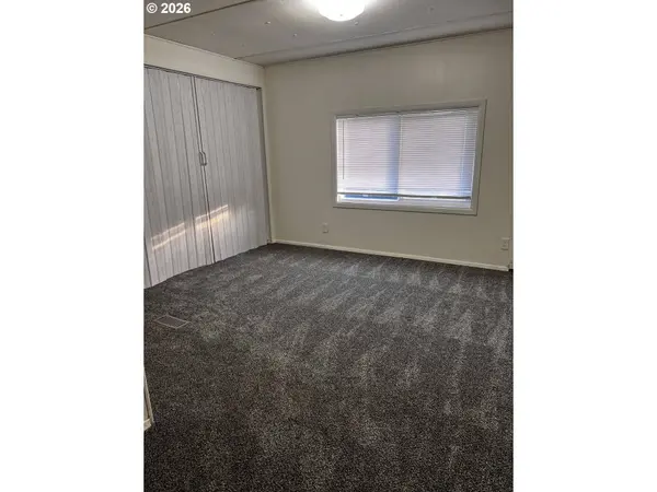 1400 CANDLELIGHT DR #162, Eugene, OR 97402
