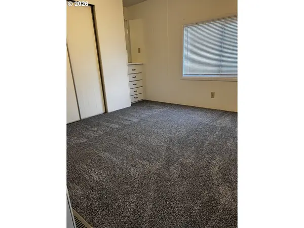 1400 CANDLELIGHT DR #162, Eugene, OR 97402