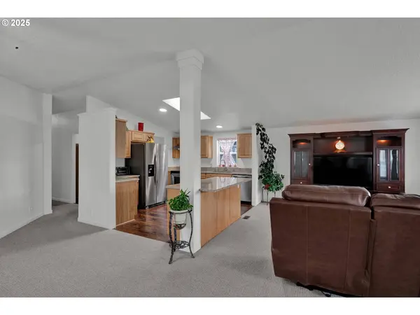 346 E 10TH PL, Junction City, OR 97448