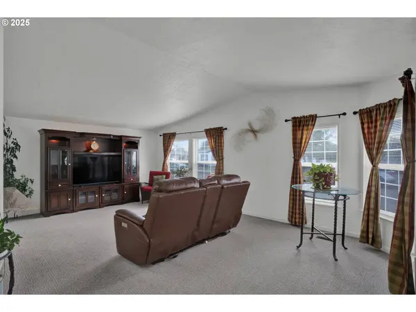 346 E 10TH PL, Junction City, OR 97448