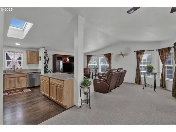 346 E 10TH PL, Junction City, OR 97448