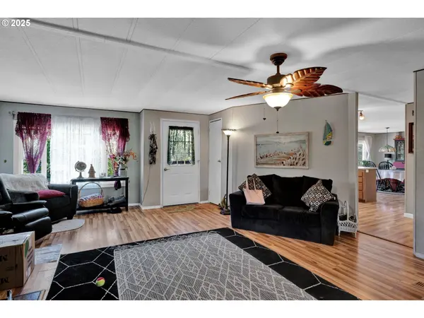 433 MYEENA LOOP, Florence, OR 97439
