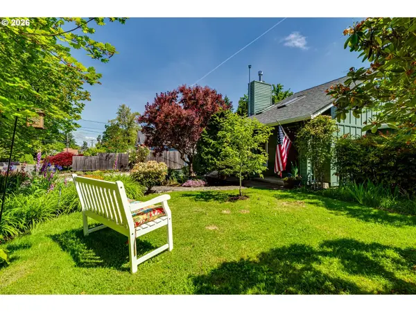 393 SUNSHINE ACRES DR, Eugene, OR 97401
