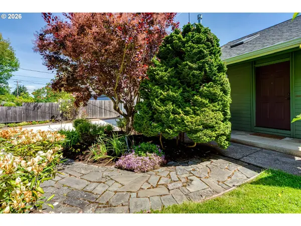 393 SUNSHINE ACRES DR, Eugene, OR 97401