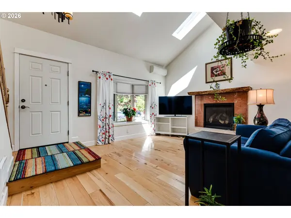 393 SUNSHINE ACRES DR, Eugene, OR 97401