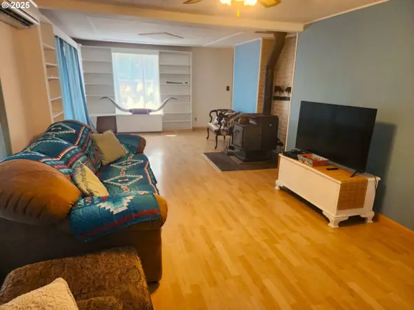 38717 DEXTER RD, Dexter, OR 97431