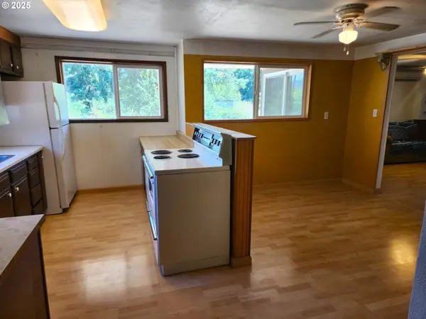 38717 DEXTER RD, Dexter, OR 97431