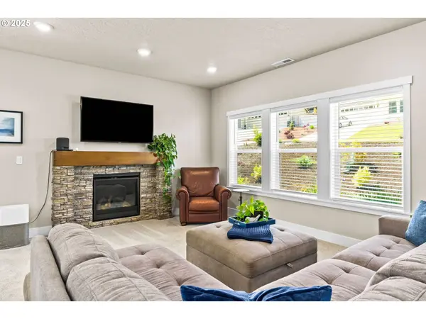 3740 ROCKCRESS RD, Eugene, OR 97403