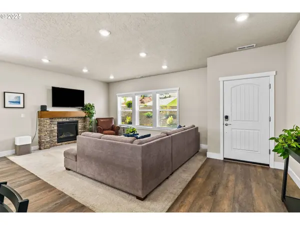3740 ROCKCRESS RD, Eugene, OR 97403