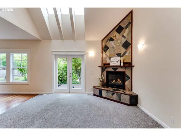 3769 JULIA LOOP, Eugene, OR 97404