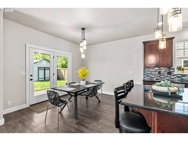 1810 CEDAR BROOK DR, Eugene, OR 97402