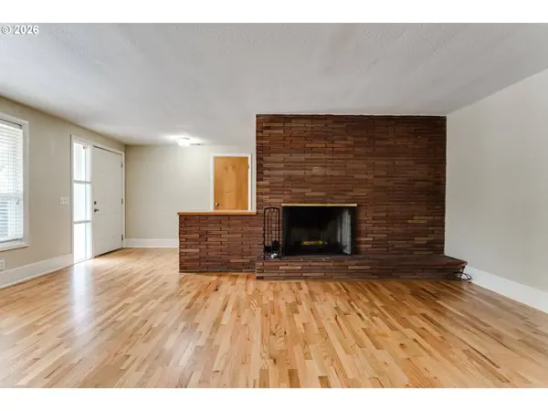 1255 E 24TH AVE, Eugene, OR 97403