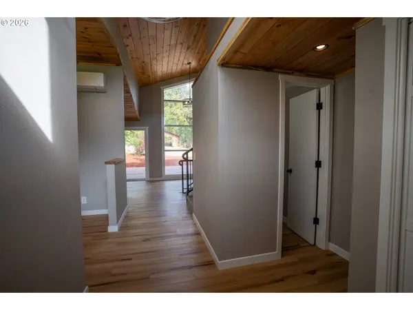 37075 CAMP CREEK RD, Springfield, OR 97478