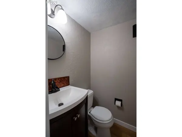 37075 CAMP CREEK RD, Springfield, OR 97478