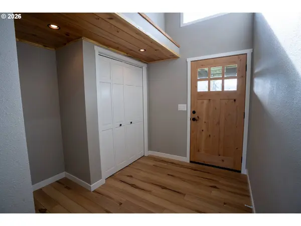 37075 CAMP CREEK RD, Springfield, OR 97478
