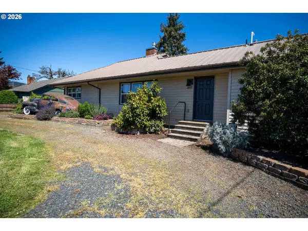 2897 Game Farm RD, Springfield, OR 97477