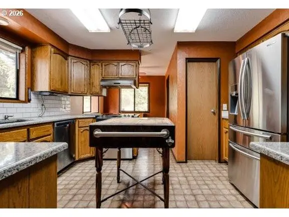 38613 HIGHWAY 58, Dexter, OR 97431