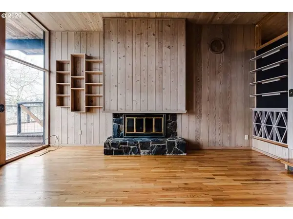 2055 BROADVIEW ST, Eugene, OR 97405