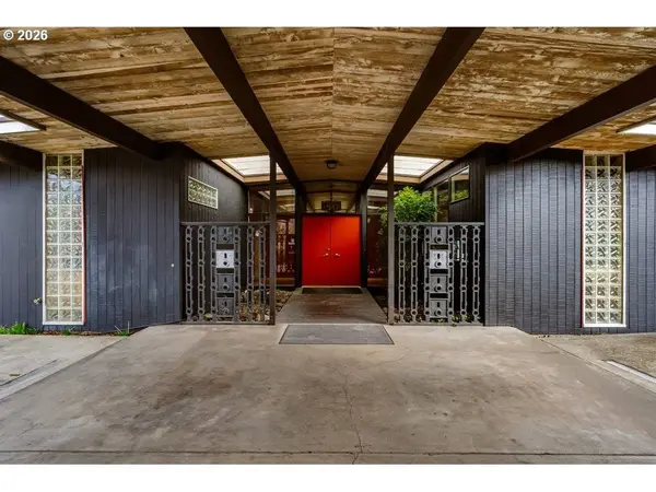 2055 BROADVIEW ST, Eugene, OR 97405