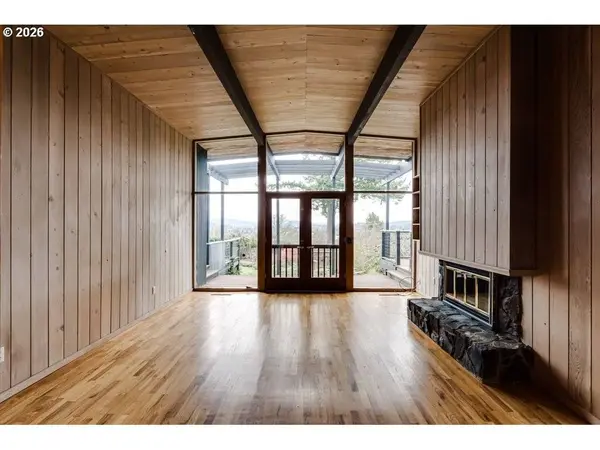 2055 BROADVIEW ST, Eugene, OR 97405