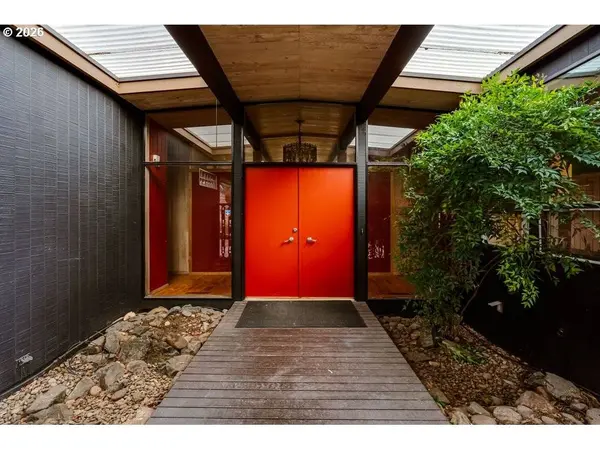 2055 BROADVIEW ST, Eugene, OR 97405