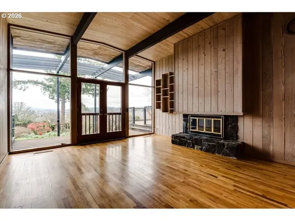 2055 BROADVIEW ST, Eugene, OR 97405