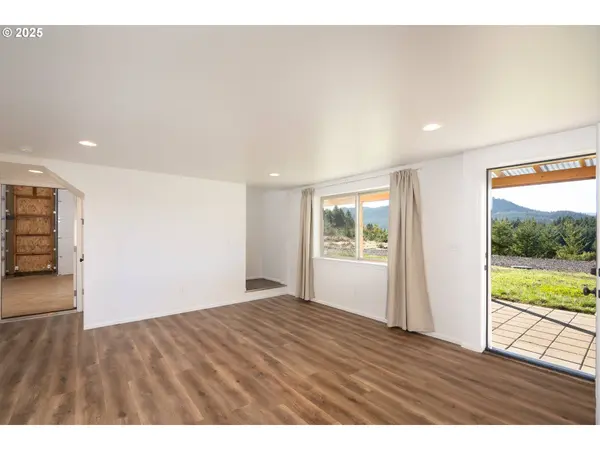 40224 REUBEN LEIGH RD, Lowell, OR 97452
