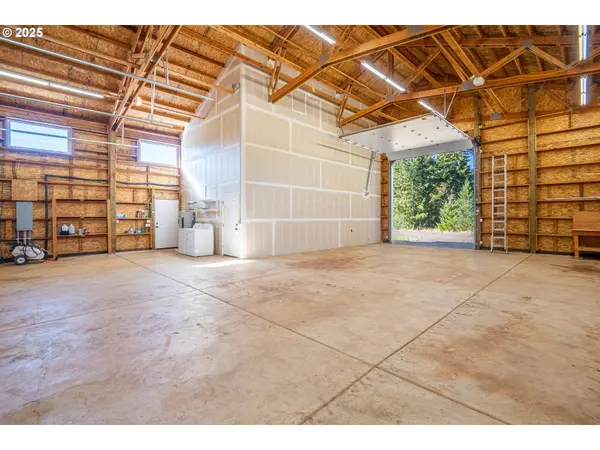40224 REUBEN LEIGH RD, Lowell, OR 97452