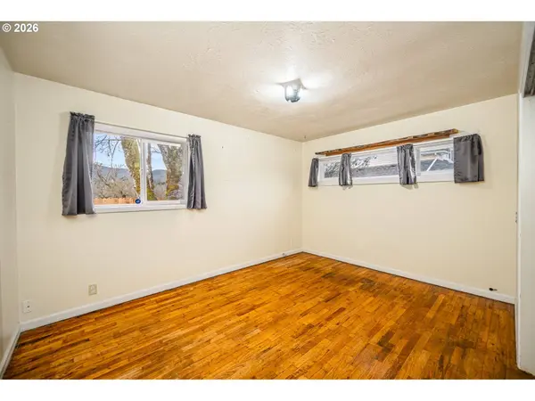 92133 MARCOLA RD, Marcola, OR 97454
