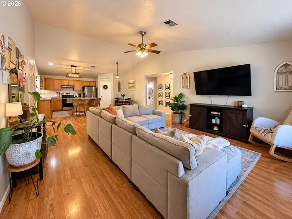 209 BLUEBIRD ST, Cottage Grove, OR 97424